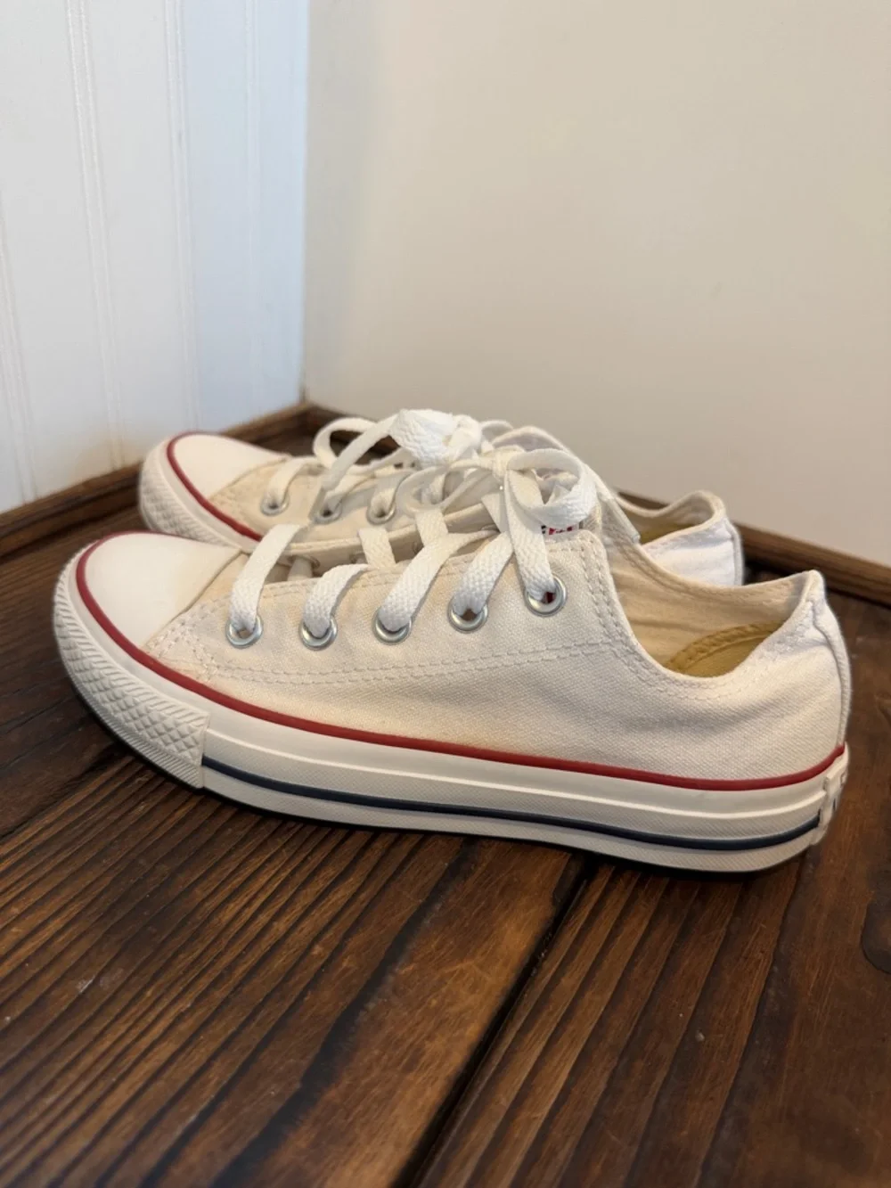 NWT Converse Classic Low Top Sneakers in Cream and Red Trim - Picture 4 of 7